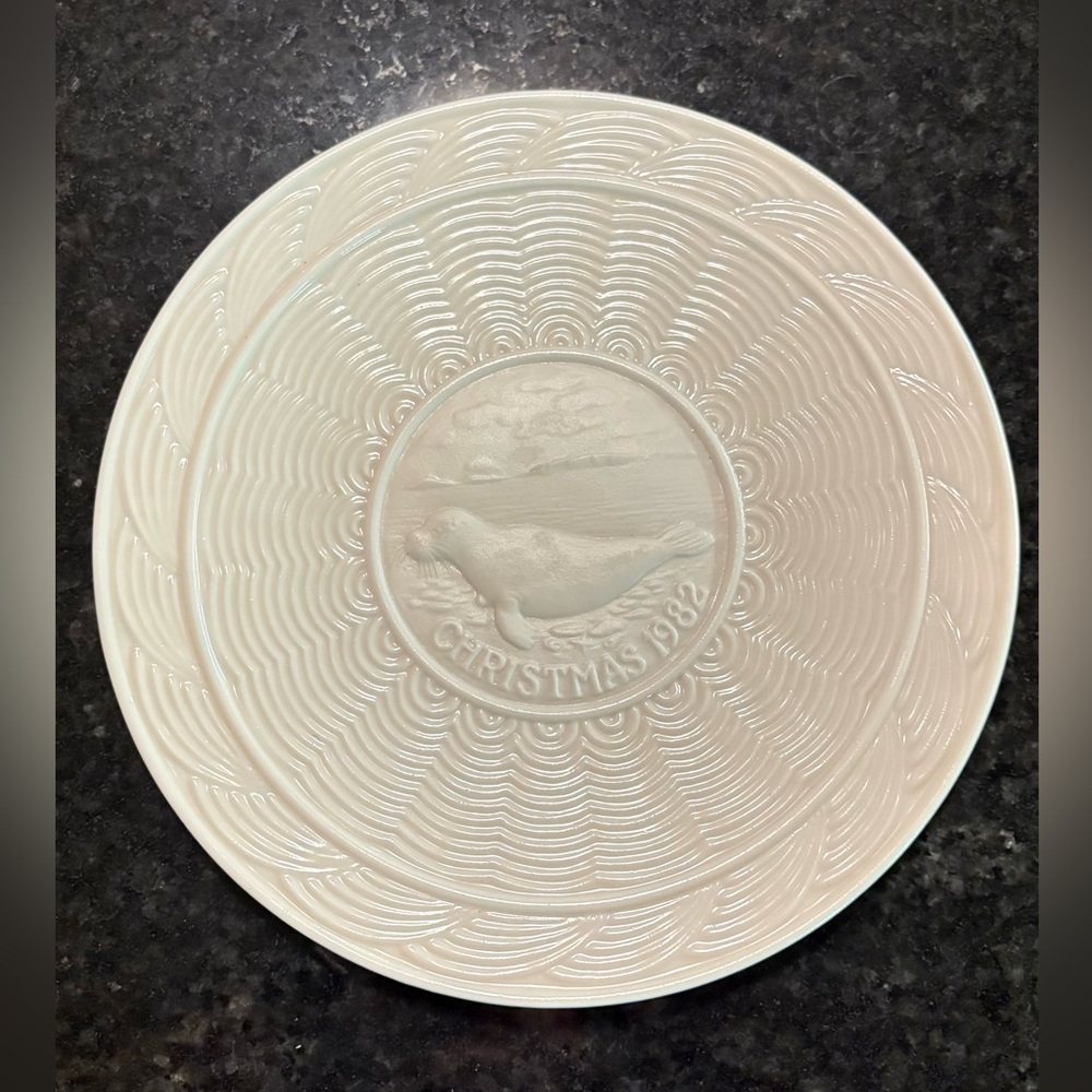 Belleek Ireland Limited Edition Christmas 1982 Decorative Plate